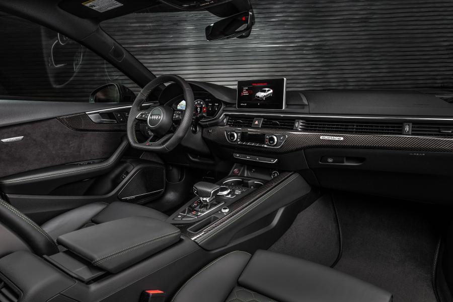 Торпедо Audi RS5 Sportback 2018 года  (NA) (фото 27 из 40)